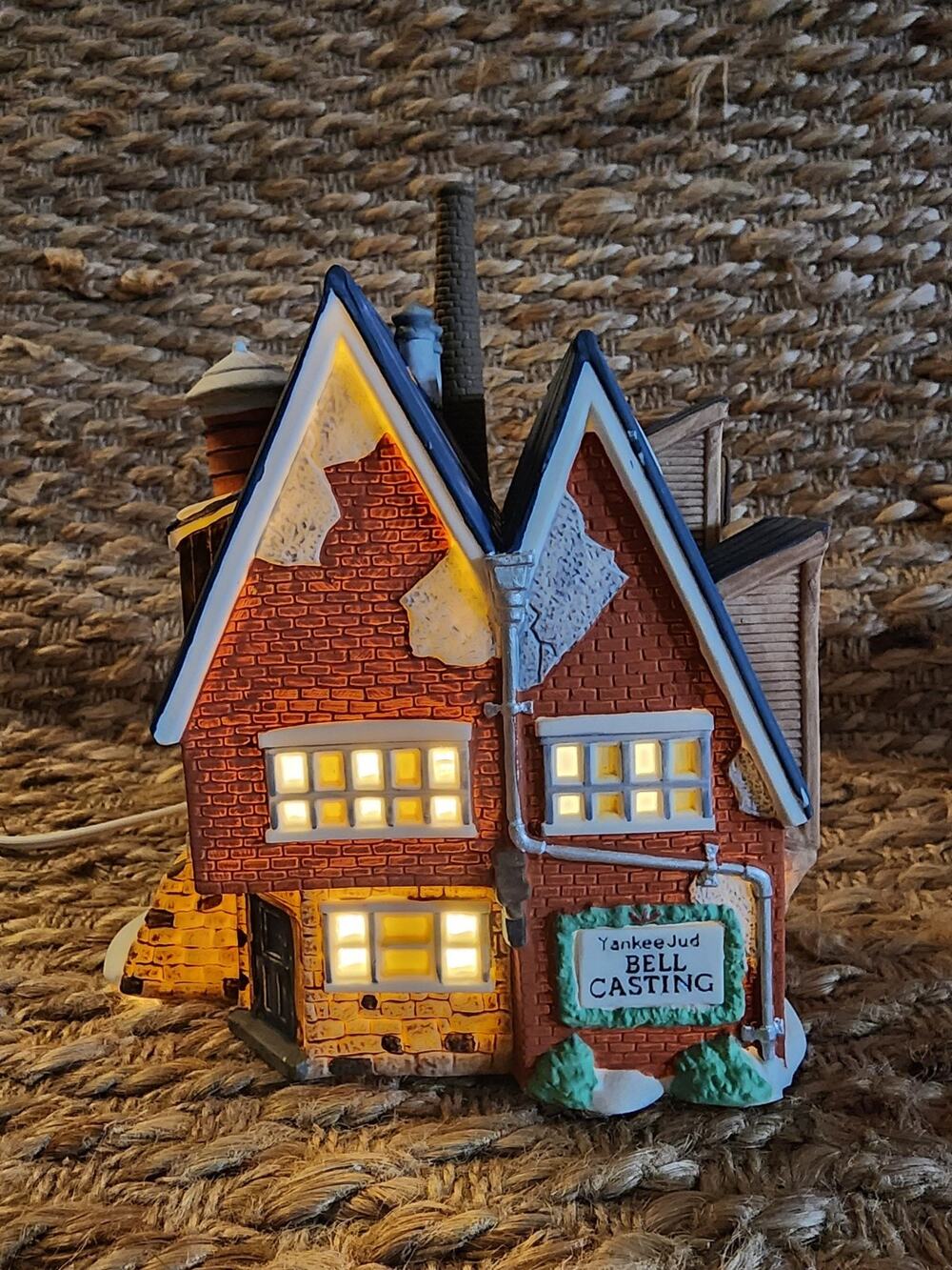 Department 56 Heritage Christmas Village New England Yankee Jud Bell Light Up
